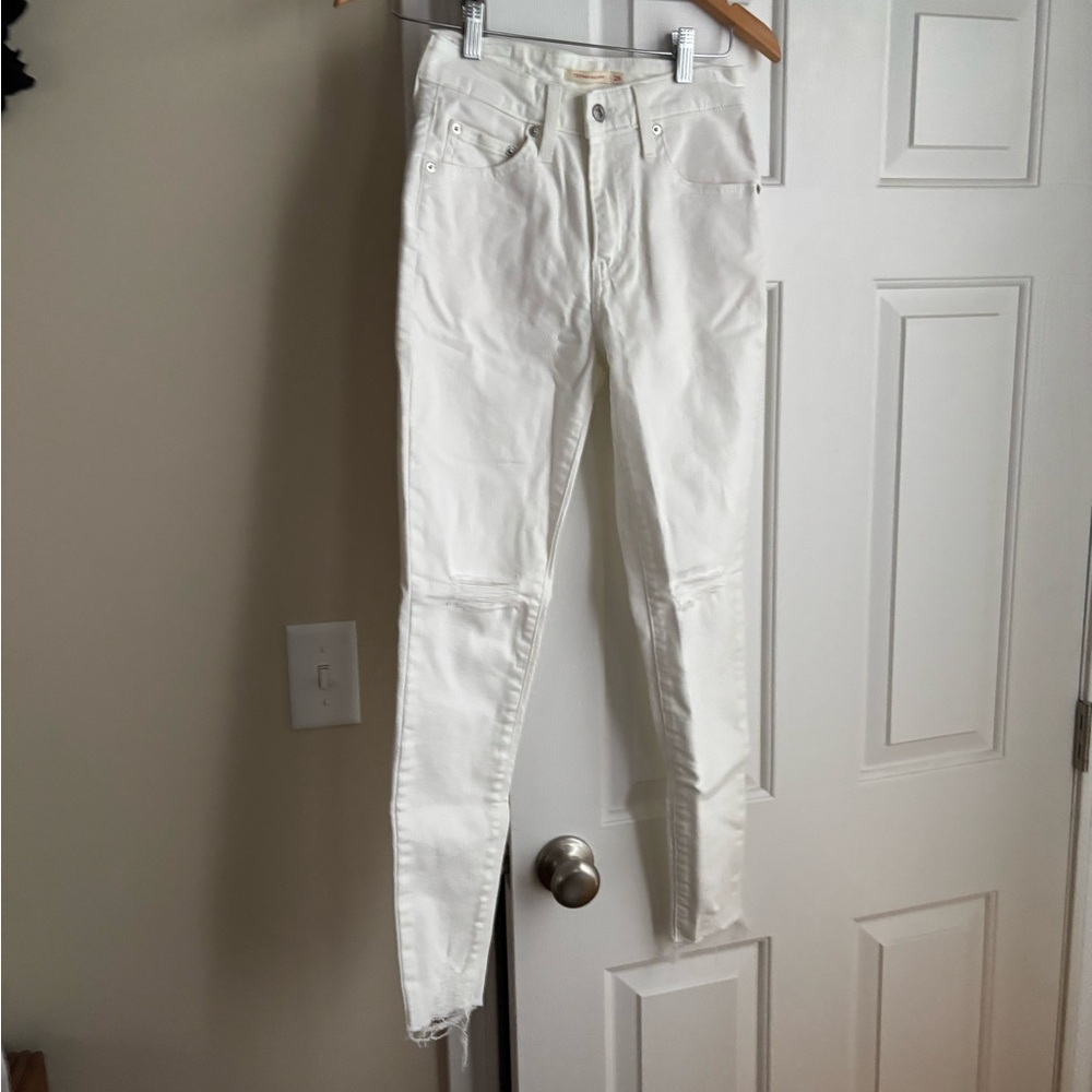 Levi’s 721 Skinny Highrise Distressed White Jeans NWOT